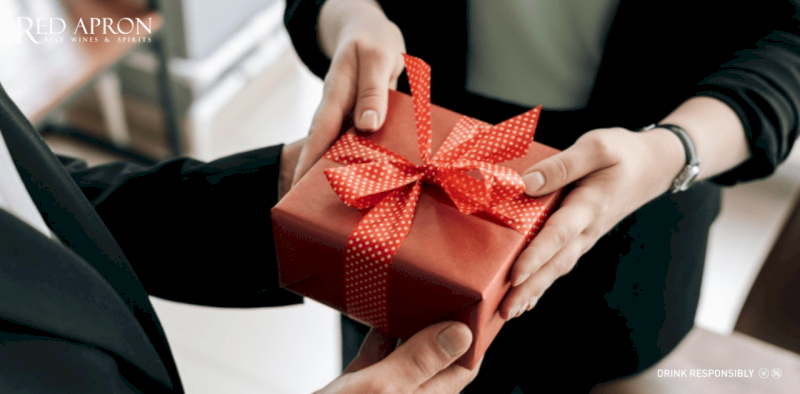 Sự khéo léo khi chọn quà giúp bạn ghi điểm tuyệt đối chốn công sở