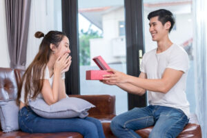 Sự khéo léo trong cách chọn quà giúp bạn ghi điểm tuyệt đối