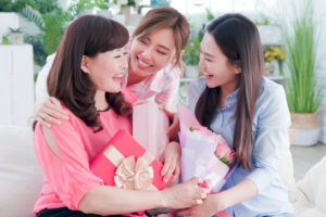 Sự tinh tế khi chọn quà giúp mẹ vô cùng hạnh phúc
