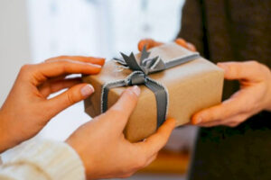 Sự tinh tế trong cách chọn quà giúp bạn ghi điểm tuyệt đối
