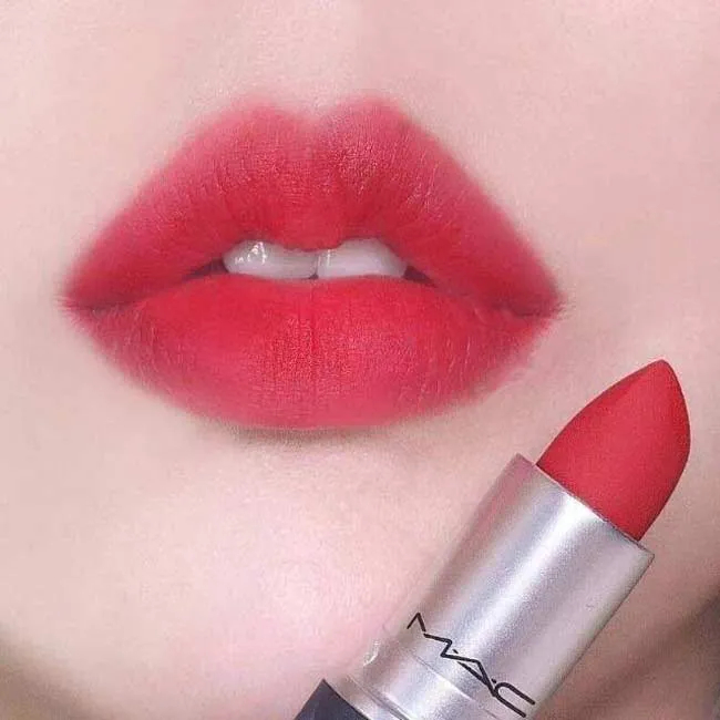 Thỏi son màu thời thượng giúp khuôn mặt nàng luôn tươi tắn