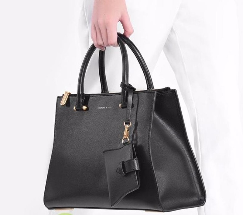 Túi xách công sở da thật mang lại phong thái vô cùng chuyên nghiệp