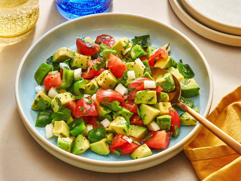 Bơ chín tới giữ được độ cứng giòn là lựa chọn hoàn hảo cho món salad