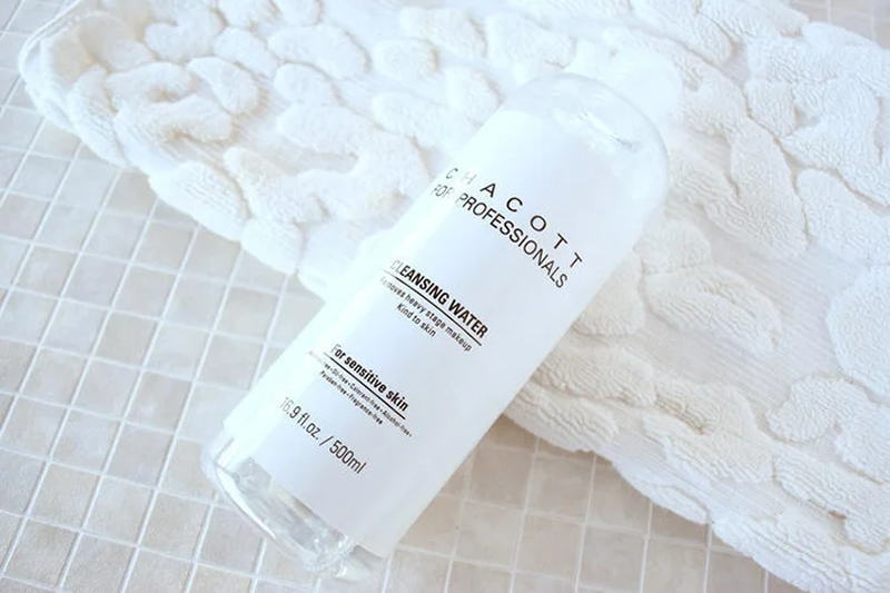 Chacott làm sạch sâu lớp makeup lì nhưng vẫn an toàn cho làn da mụn