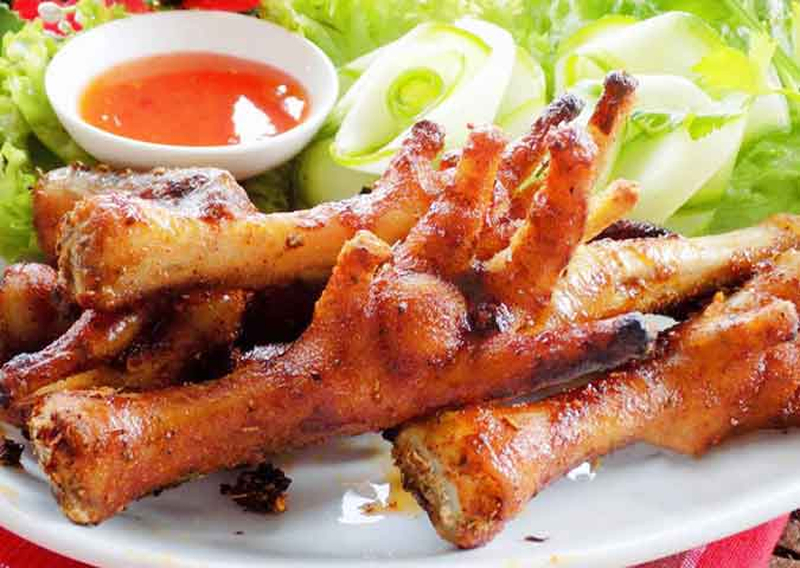 Chân gà nướng muối ớt xém cạnh cực kỳ hấp dẫn