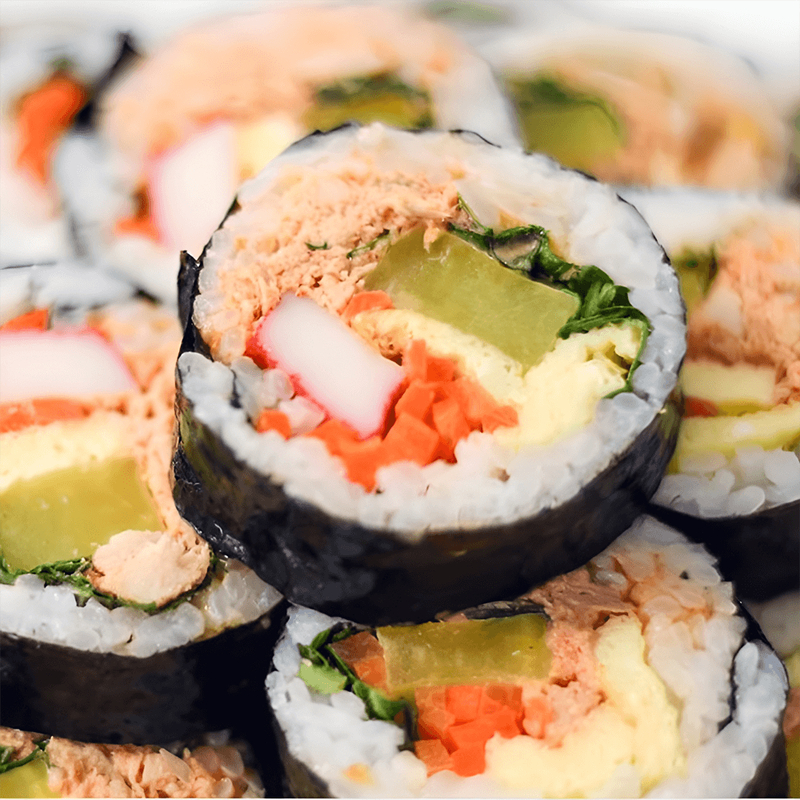 Cơm cuộn đầy đủ dinh dưỡng và bắt mắt cho chuyến dã ngoại