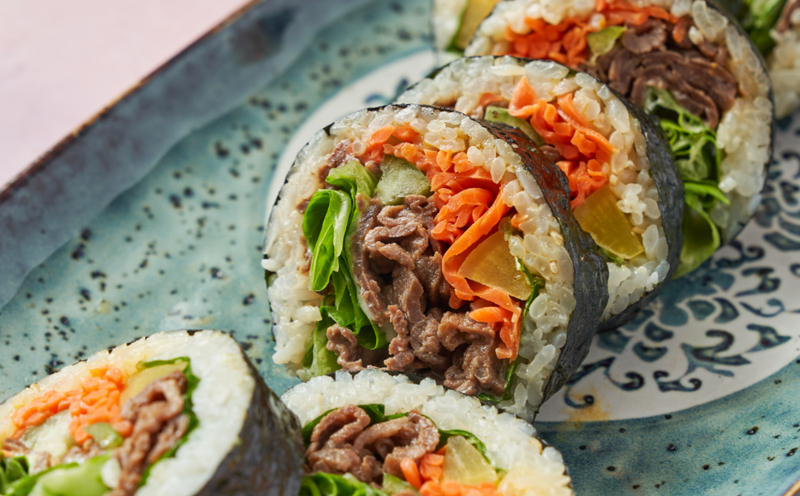 Cơm cuộn thịt bò đậm đà mang phong cách chuẩn Hàn Quốc