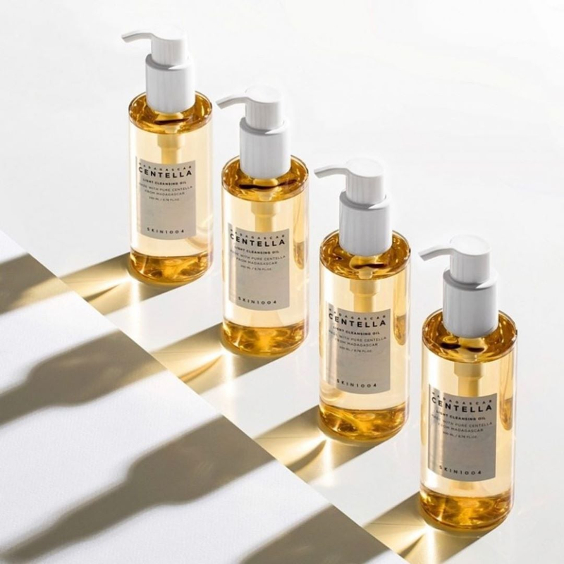 Dầu tẩy trang rau má Skin1004 Madagascar Centella Light Cleansing Oil dịu nhẹ cho da mụn.