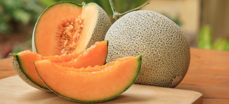 Dưa lưới ruột cam có vị ngọt đậm đà rất hấp dẫn.