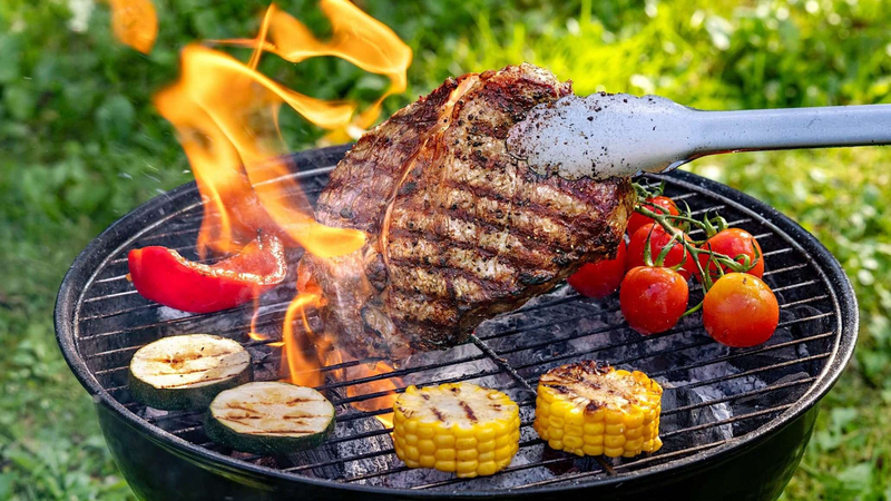 Đừng quên bổ sung rau củ nướng để cân bằng dinh dưỡng cho bữa tiệc BBQ.