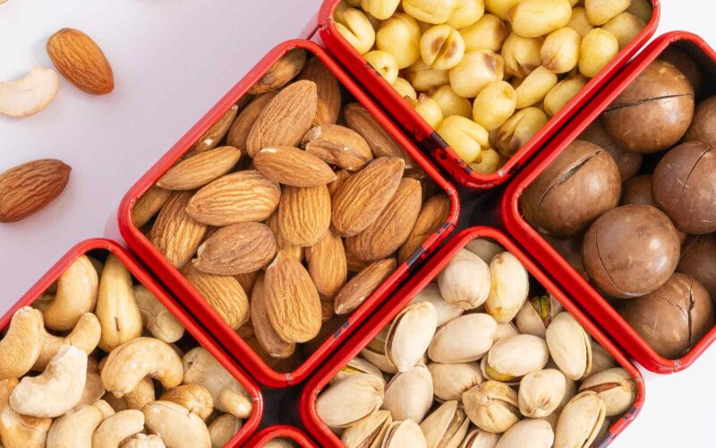 Hạt dinh dưỡng giàu năng lượng và rất dễ mang theo trong túi áo