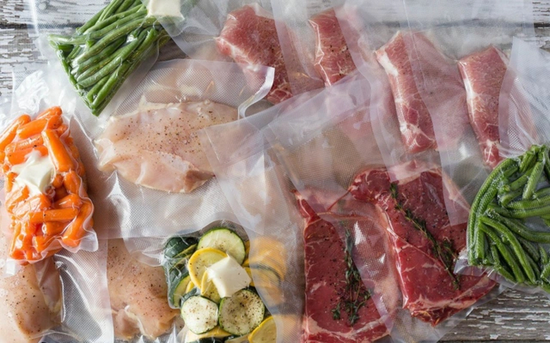 Hút chân không giúp đồ ăn khô giữ nguyên hương vị và tiết kiệm diện tích vali