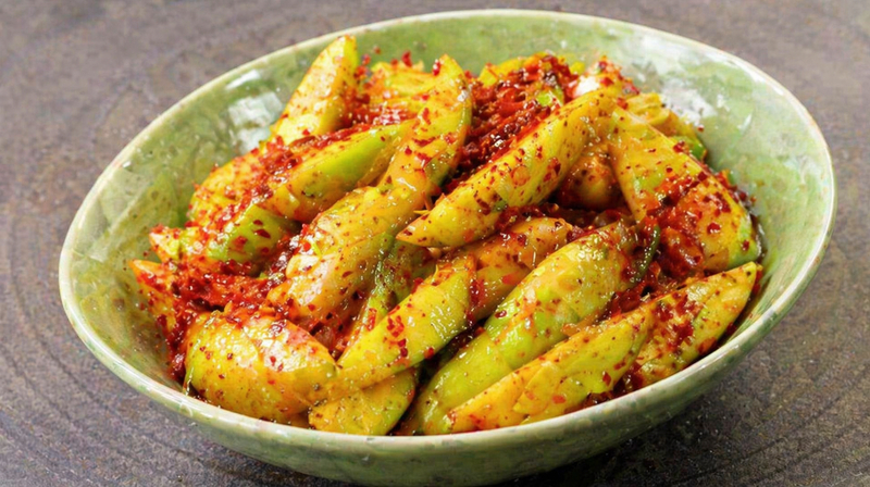 Khô bò xé sợi cay ngọt làm tăng thêm sức hấp dẫn cho món xoài lắc