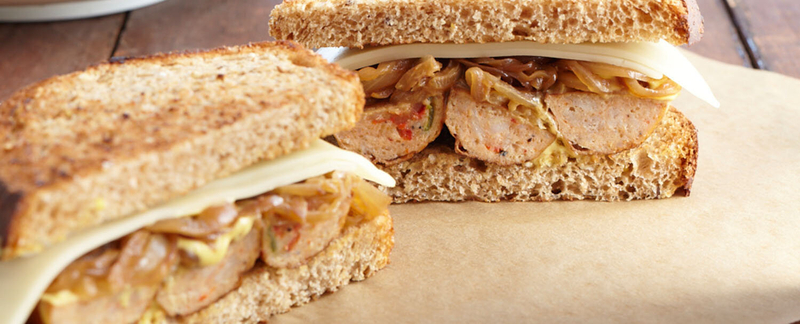 Món sandwich phomai xúc xích nướng giòn rụm khiến các bé thích mê mệt