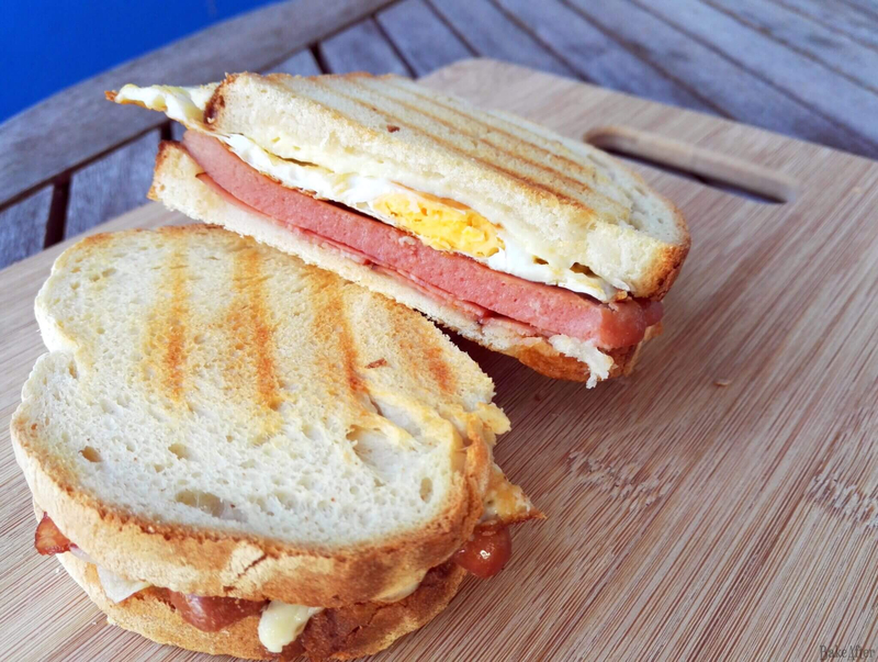 Món sandwich trứng xúc xích nóng hổi khiến các bạn nhỏ thích mê mệt