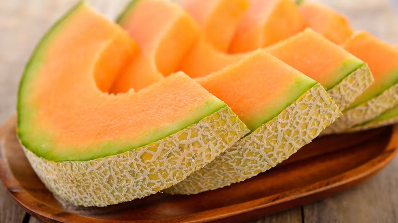 Mùi thơm dịu nhẹ tỏa ra từ cuống dưa đạt chuẩn chất lượng.