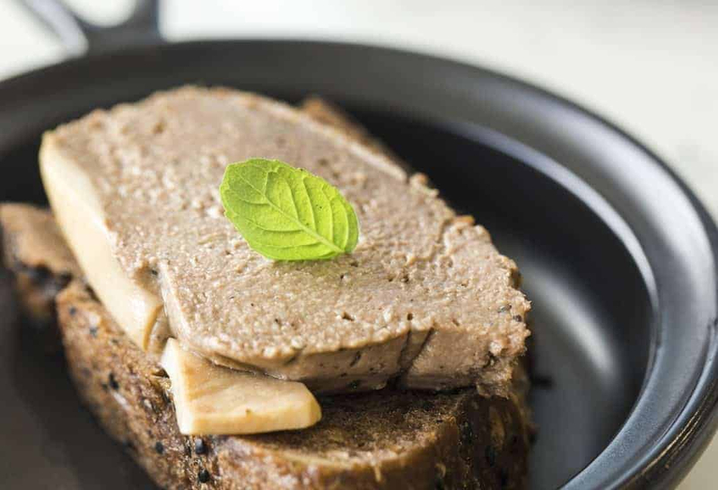 Pate chay đóng hộp béo ngậy và dễ dàng mang theo