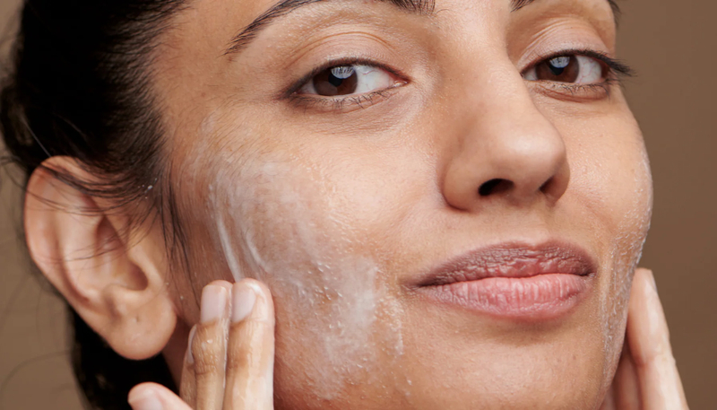 Quy trình nhũ hóa là bước quan trọng nhất khi sử dụng dầu tẩy trang.