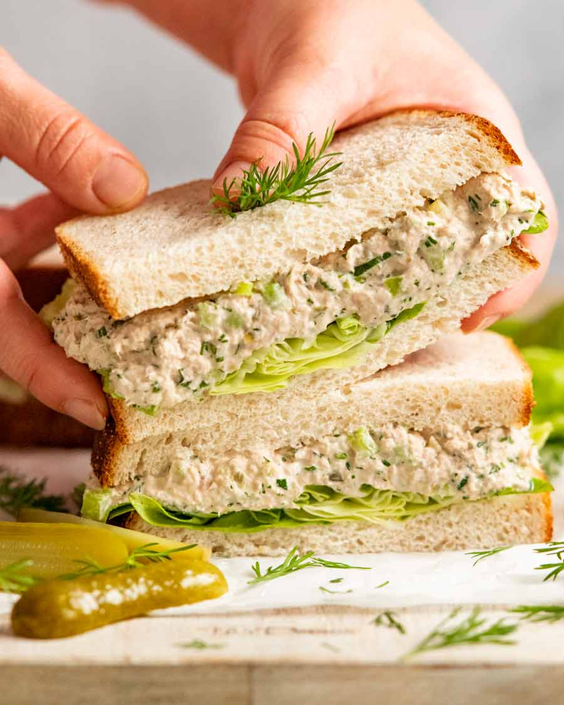 Sandwich cá ngừ trộn mayonnaise béo ngậy thơm ngon tuyệt hảo