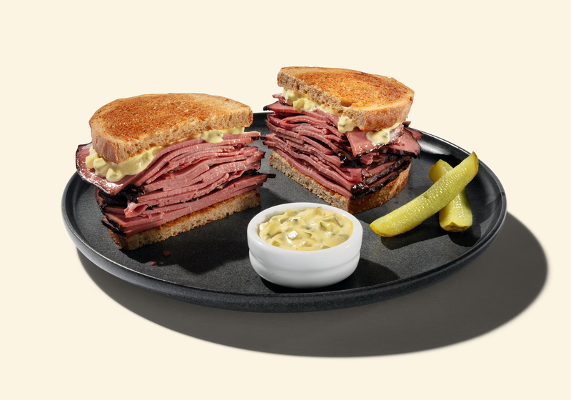 Sandwich kẹp thịt nướng đậm đà giải quyết cơn đói cực kỳ nhanh