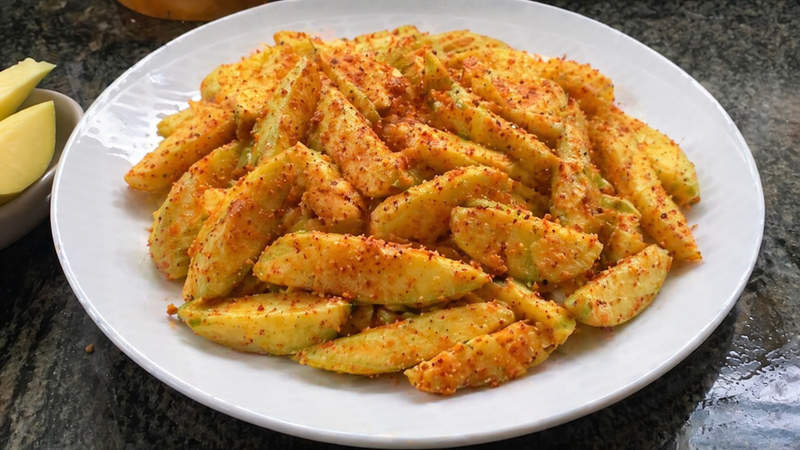 Sự kết hợp hoàn hảo giữa xoài giòn và muối tôm Tây Ninh trứ danh