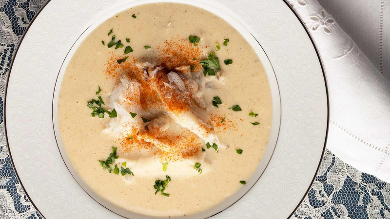 Súp cua tóc tiên hạt sen sánh mịn, bổ dưỡng, món khai vị quen thuộc trong tiệc