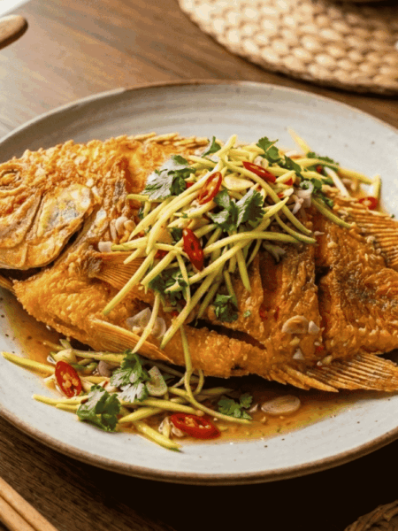 Ca-dieu-hong-chien-sot-xoai-xanh-chua-ngot-gion-ngon-hap-dan