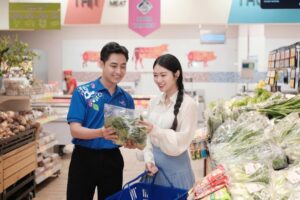 Với thông điệp “Chuẩn năng lực – Vững việc làm”, chương trình được xây dựng theo mô hình “học đi đôi với hành”, kết hợp giữa kiến thức nền tảng và thực hành nghiệp vụ thực tế, giúp học viên nhanh chóng thích nghi với môi trường làm việc chuyên nghiệp tại các siêu thị, cửa hàng và hệ thống bán lẻ hiện đại.