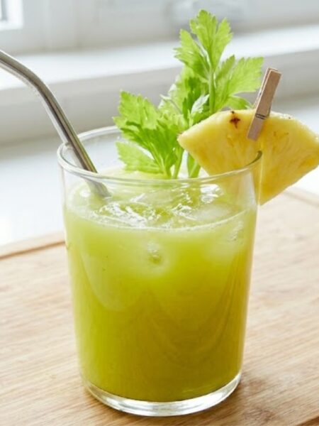 nuoc-ep-dua-can-tay-thanh-mat-ho-tro-tieu-hoa-va-dep-da
