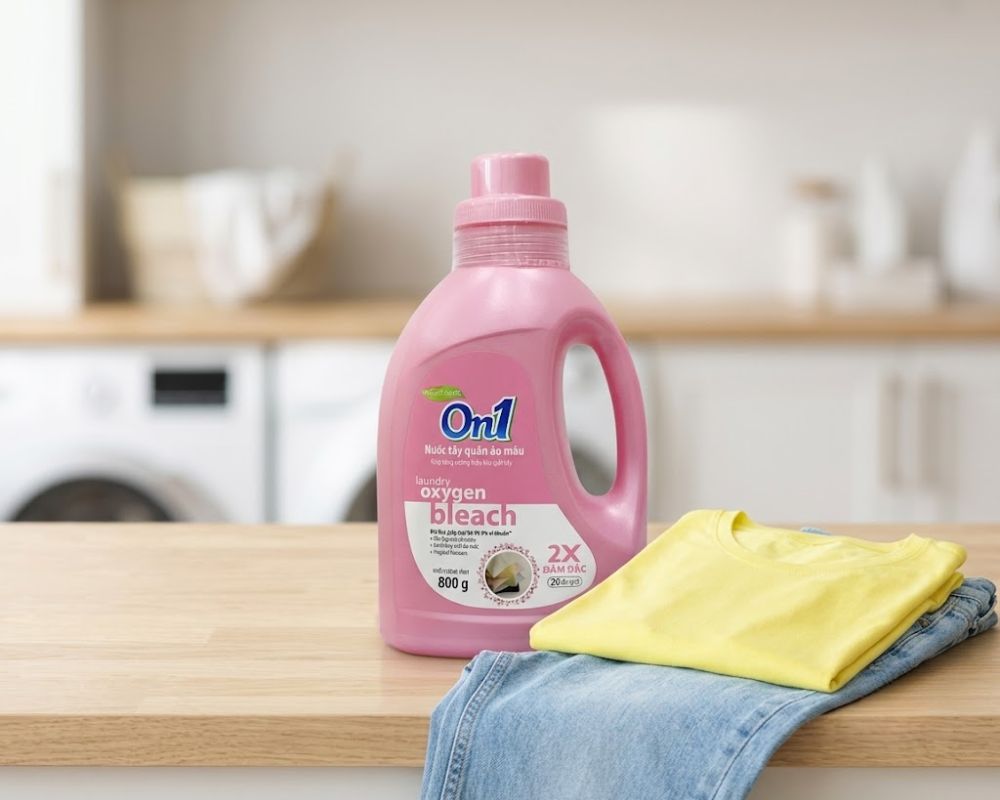 Nước tẩy quần áo màu On1 dịu nhẹ bảo vệ độ đàn hồi của sợi vải và an toàn cho làn da nhạy cảm.