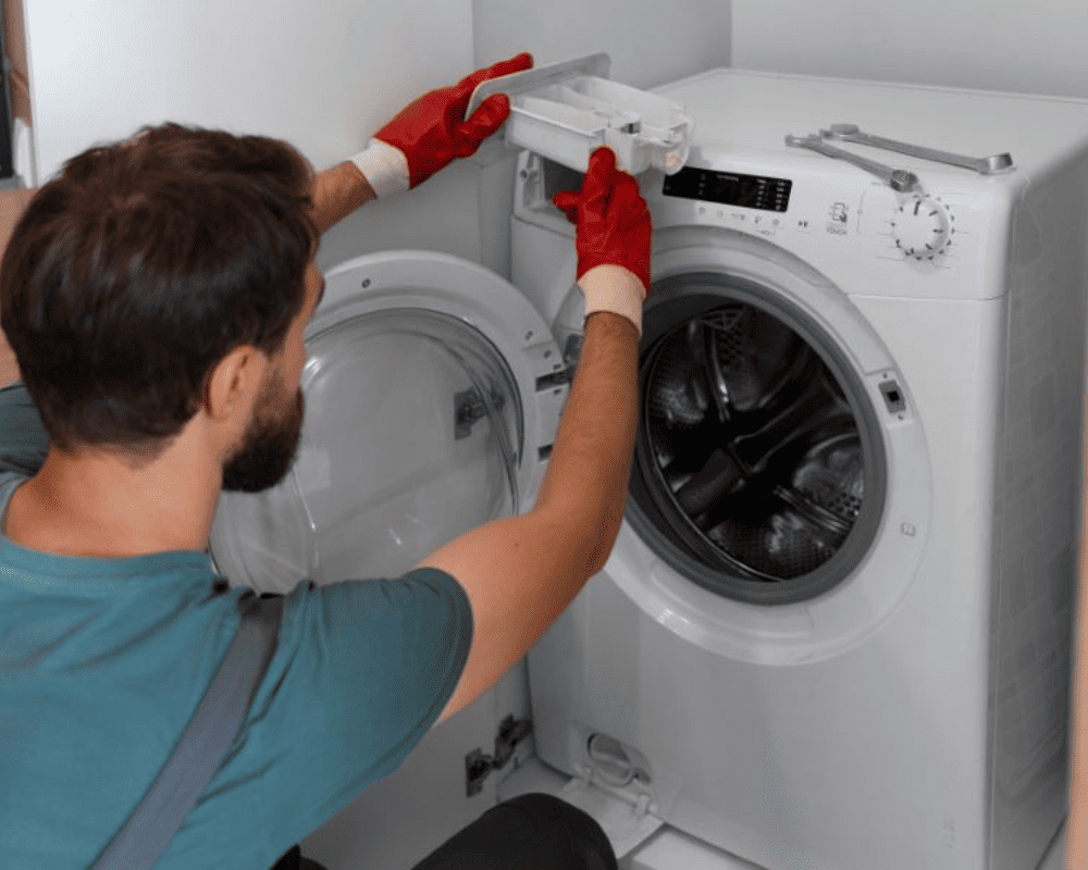 Vệ sinh các bộ phận bên ngoài máy giặt