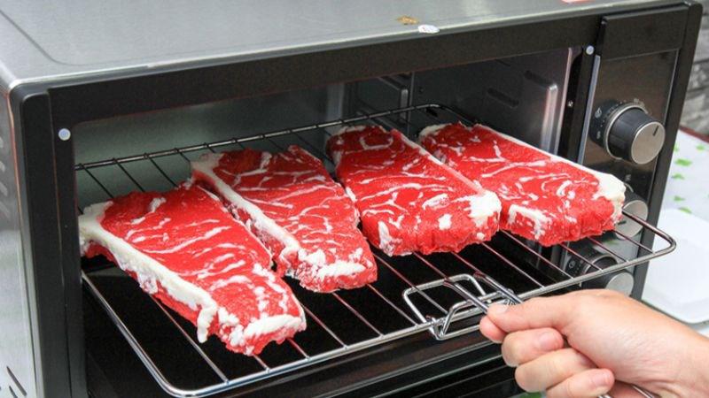 Rã đông thịt trong lò nướng ở 70 độ C trong 10 phút
