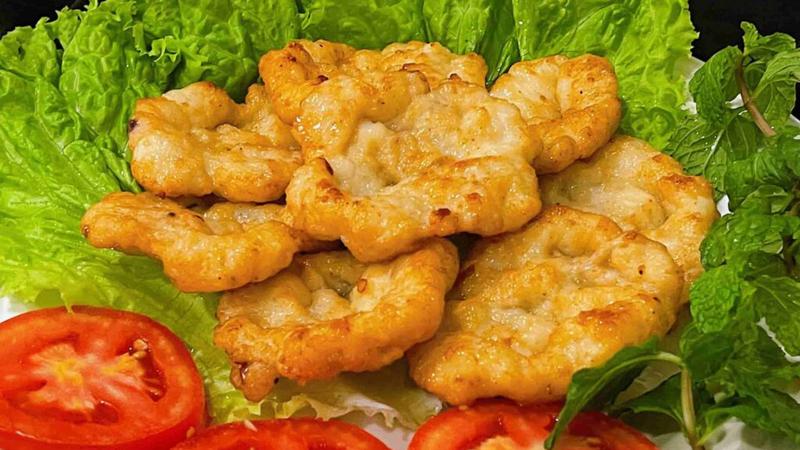 Xôi chả mực Quảng Ninh là một món ăn đặc sản nổi tiếng của vùng biển Bắc Bộ