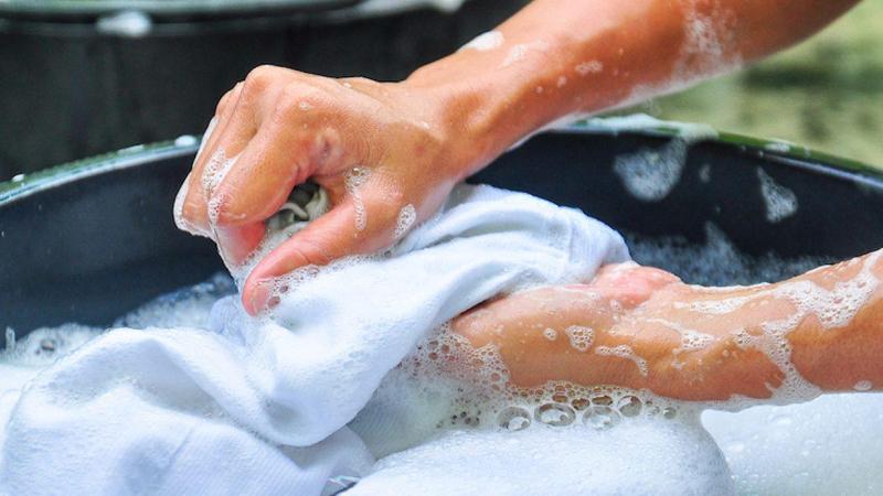 Cách giặt đồ thơm như tiệm bằng tay