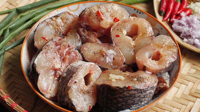 Ướp cá lóc giúp tăng hương vị đậm đà