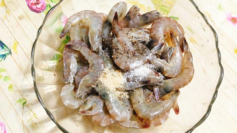 Ướp tôm giúp gia tăng hương vị cho tôm