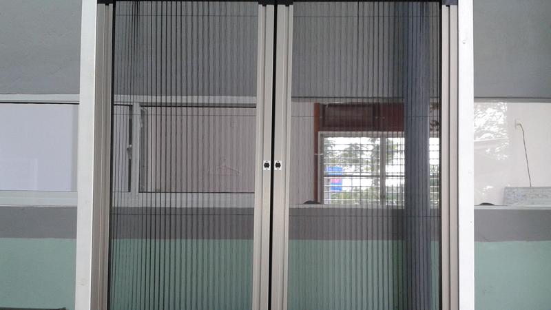 Cách đuổi muỗi trong nhà bằng cửa lưới chống muỗi