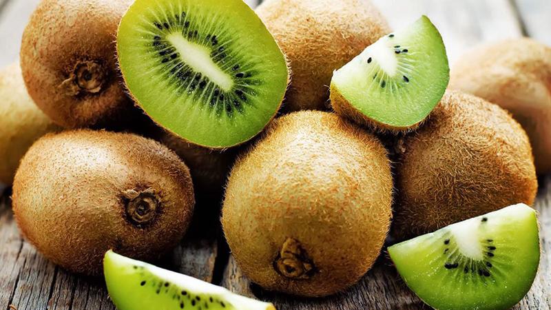 Kiwi nổi bật là một trong những loại trái cây giàu vitamin C