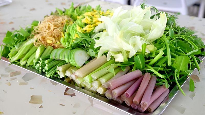 Rau luôn đóng vai trò quan trọng trong các bữa ăn lẩu
