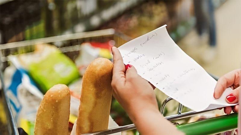 Viết ra danh sách thực phẩm cần mua trước khi ra khỏi nhà