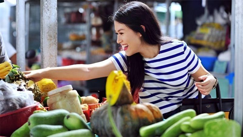 Mua hàng ở những người quen biết