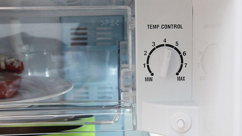 Điều chỉnh nhiệt độ tủ lạnh duy trì ở mức -18 độ C