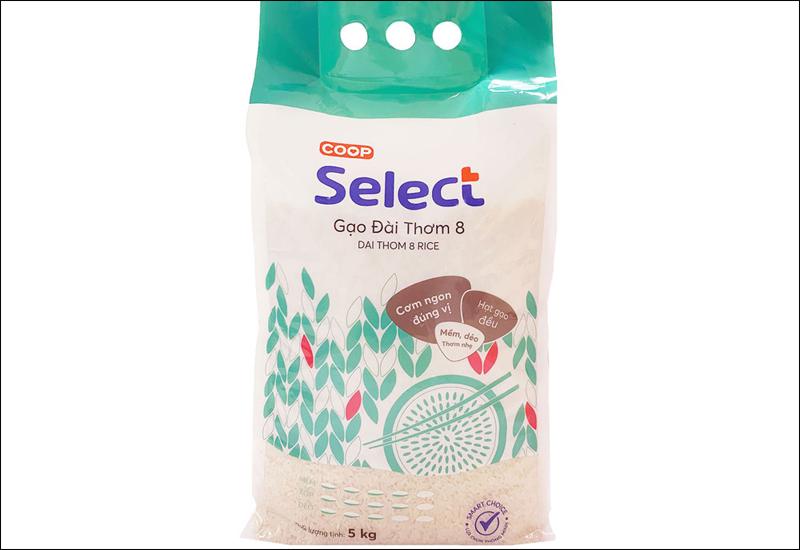 Gạo Đài thơm 8 Coop Select có hình dạng to và dài, màu trắng trong, bắt mắt