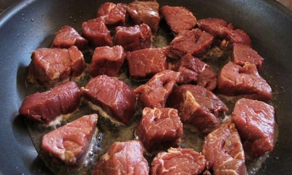Bước 2: Cách làm bò lúc lắc
