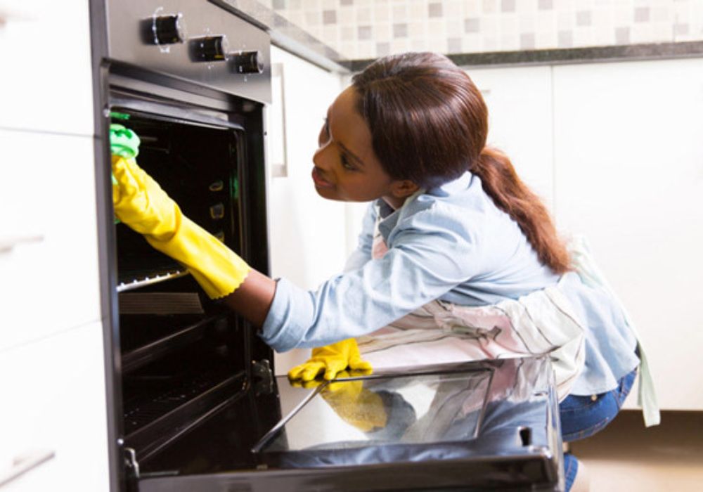 Các vật dụng cần thiết khi vệ sinh bếp nướng điện