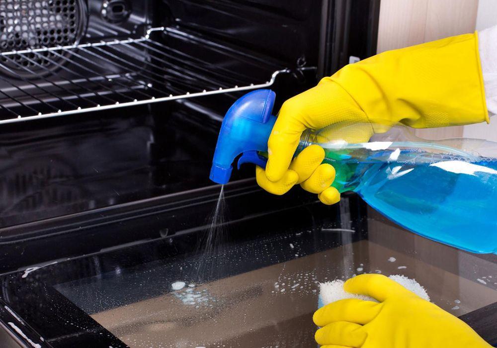 Cách vệ sinh bếp nướng điện bằng dung dịch vệ sinh tẩy rửa chuyên dụng