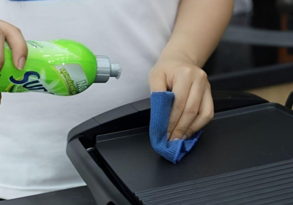 Cách vệ sinh bếp nướng điện sạch nước rửa chén