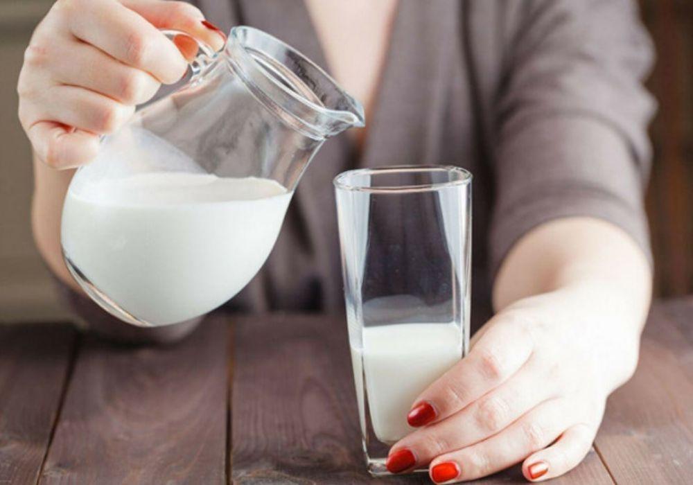 Sữa tươi giúp chống vi khuẩn và kháng sinh tự nhiên, giúp tăng cường hệ miễn dịch