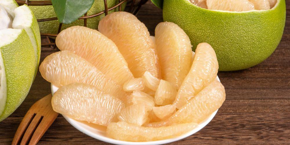 Quả bưởi chứa nhiều vitamin C và khoáng chất