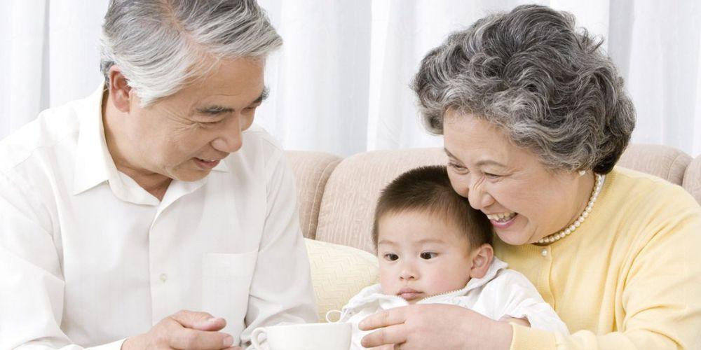 Người già và trẻ nhỏ không nên ăn gạo lứt thường xuyên
